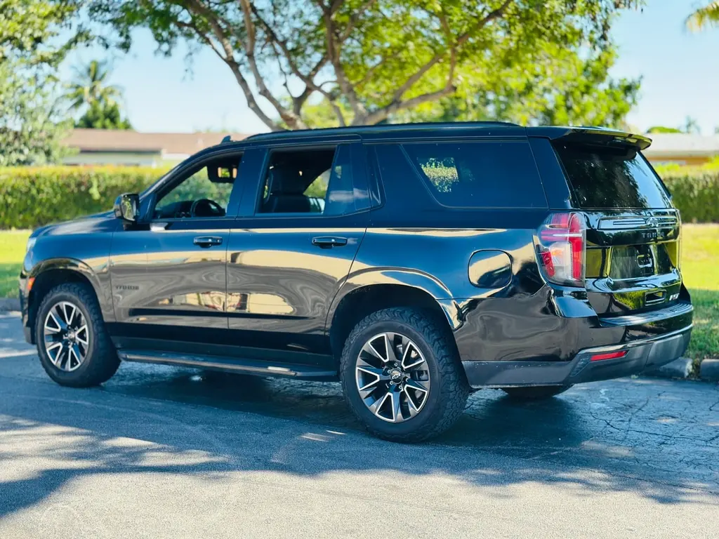 2021 Chevrolet Tahoe RST photo 3