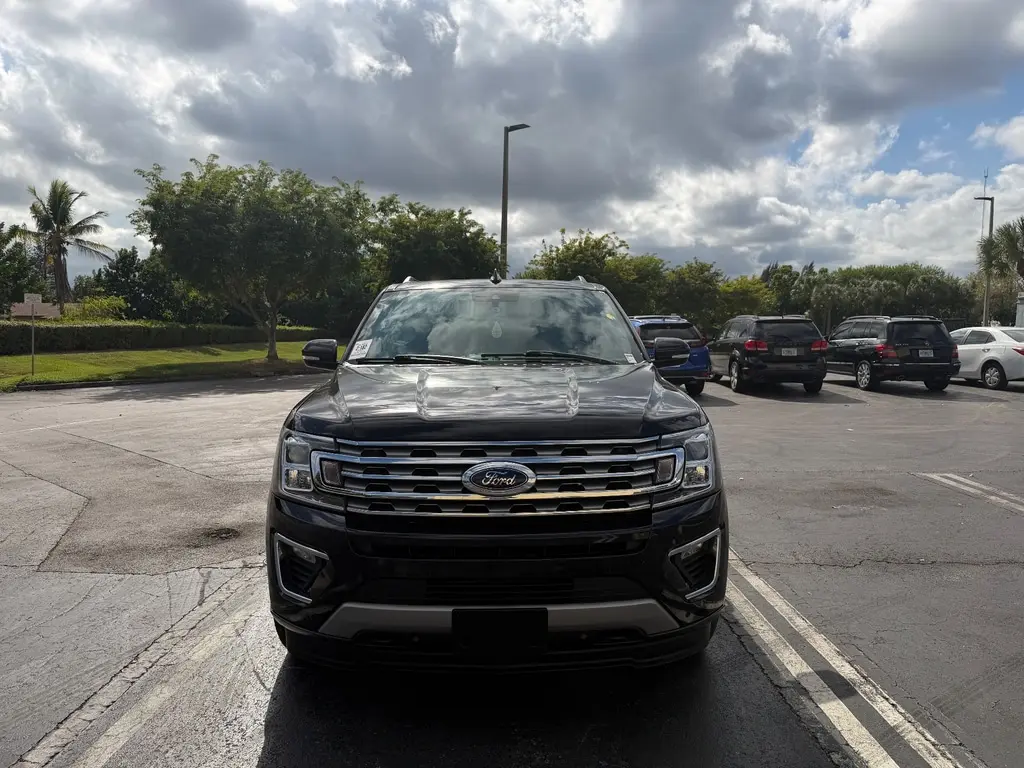2021 Ford Expedition MAX Limited photo 2