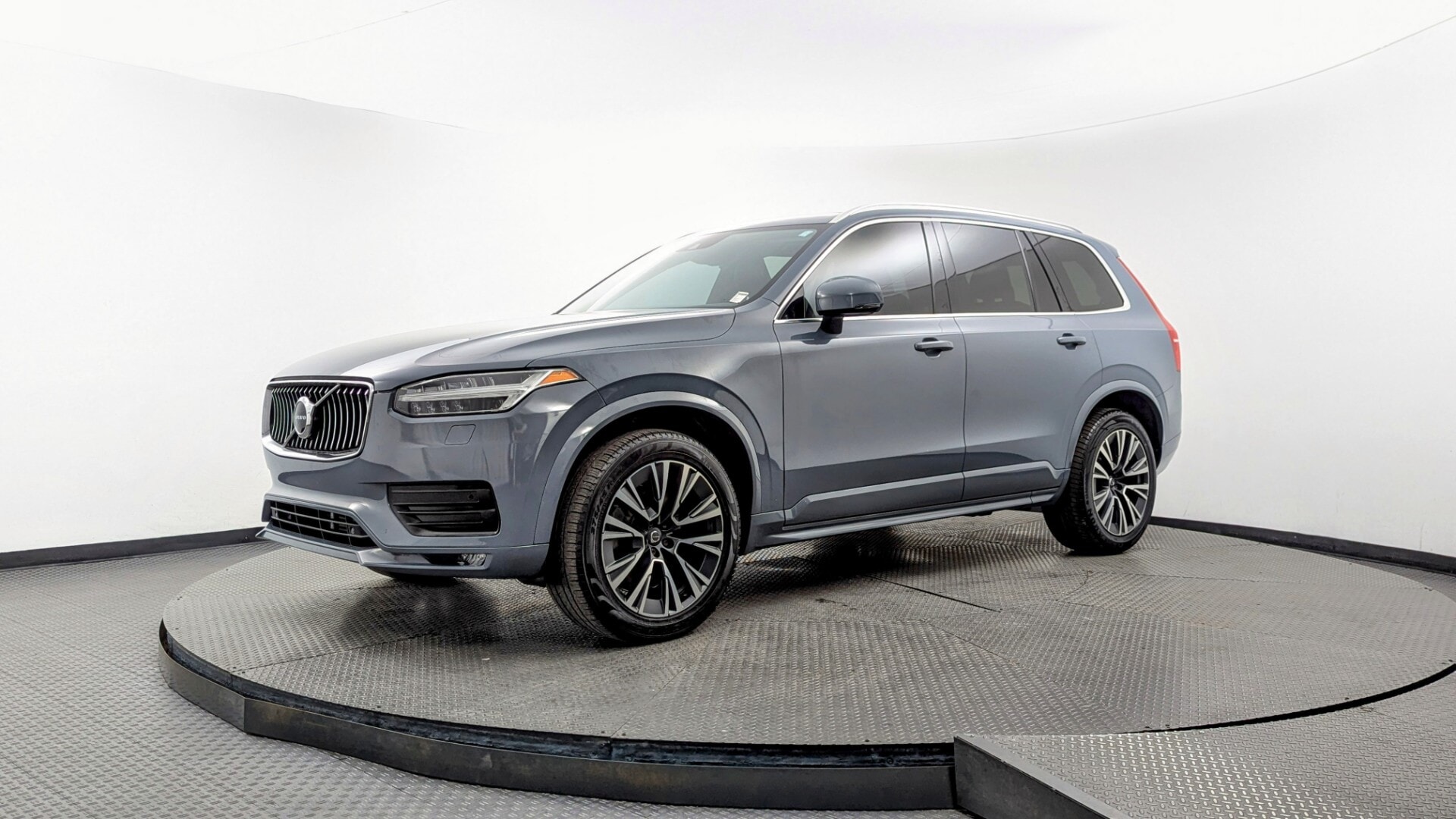2021 Volvo XC90 Momentum's photo