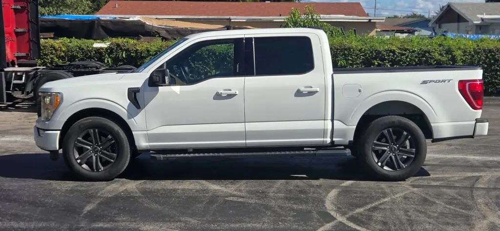 2023 Ford F-150 XLT photo 2