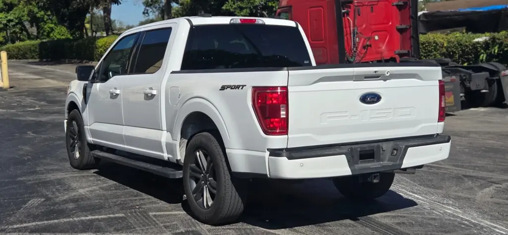 2023 Ford F-150 XLT photo 3