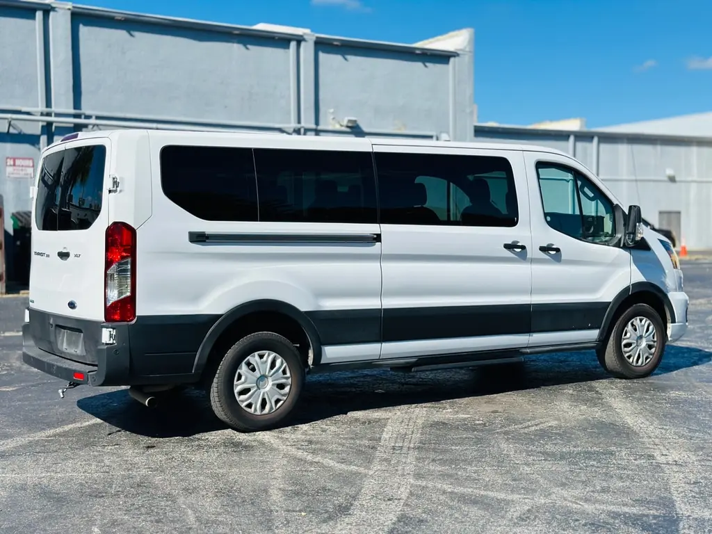 2023 Ford Transit Passenger XLT photo 4