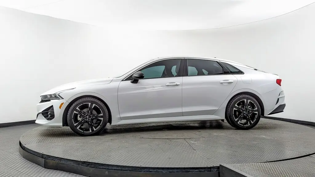 2022 Kia K5 GT-Line photo 2