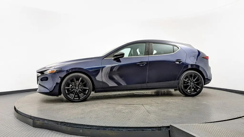 2024 Mazda Mazda3 Hatchback 2.5 Select Sport photo 2