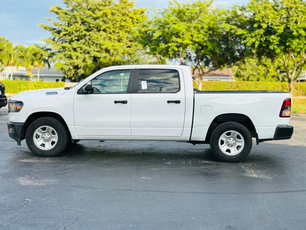 2024 Ram 1500 Tradesman photo 3