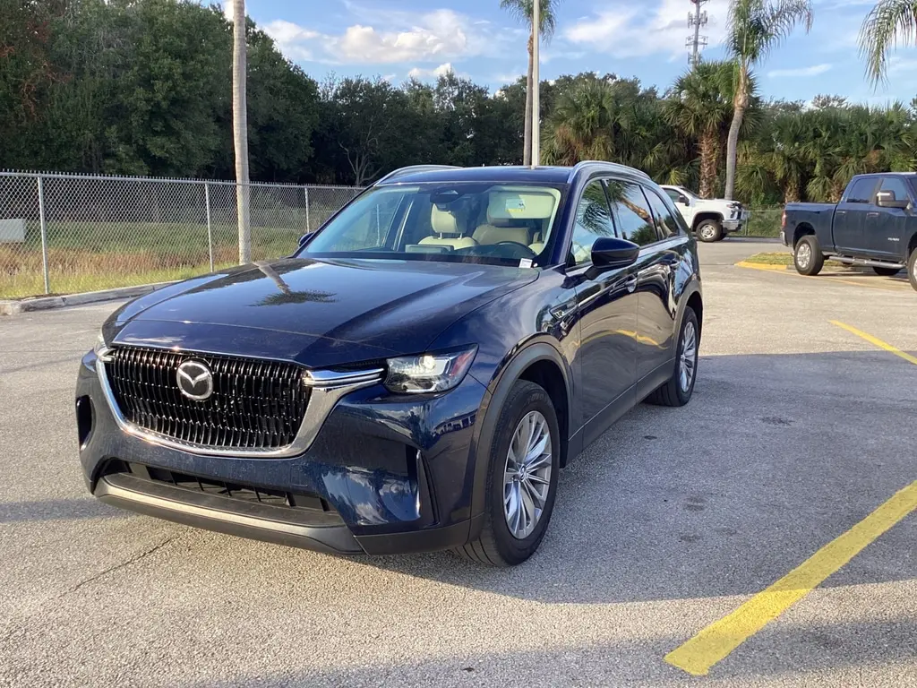 2024 Mazda CX-90 Preferred photo 2