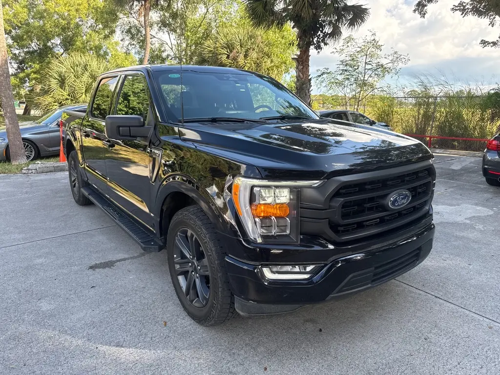 2023 Ford F-150 XLT photo 3