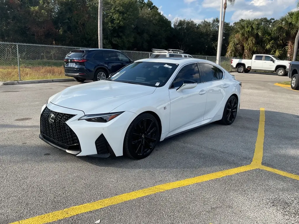 2022 Lexus IS 350 F SPORT photo 2