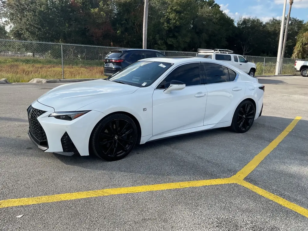 2022 Lexus IS 350 F SPORT photo 3