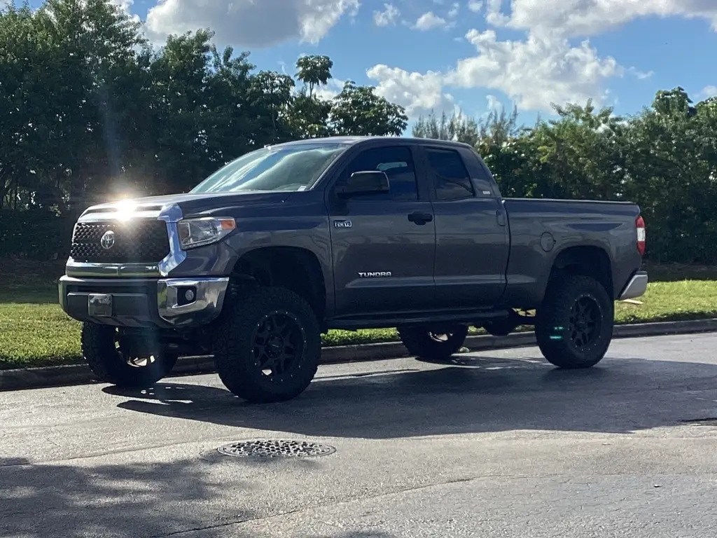 2014 Toyota Tundra SR5 photo 2