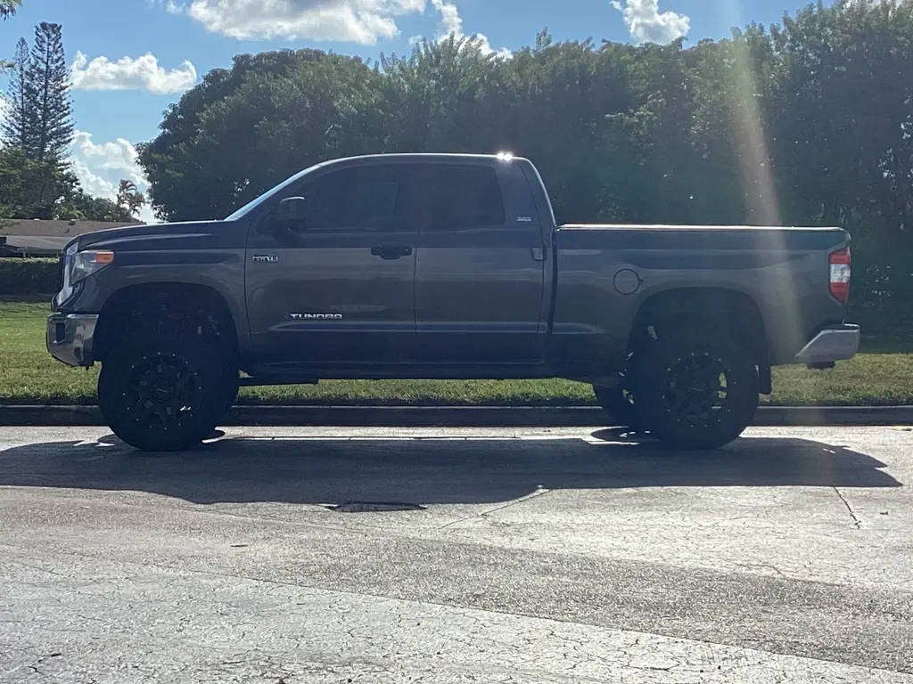 2014 Toyota Tundra SR5 photo 3