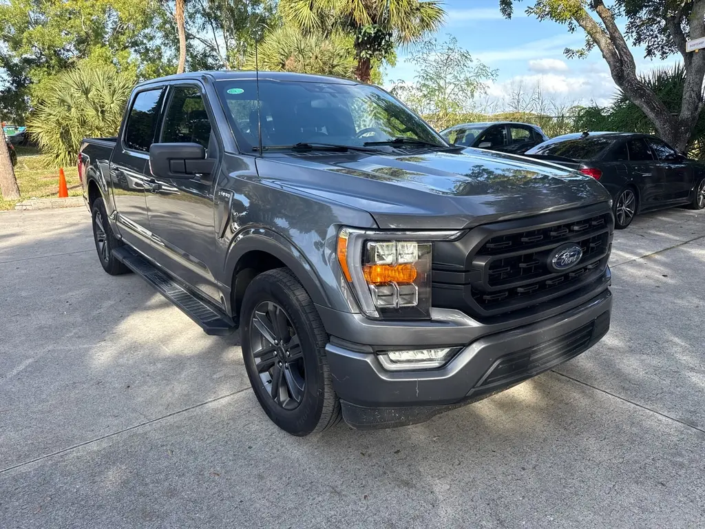 2023 Ford F-150 XLT photo 3