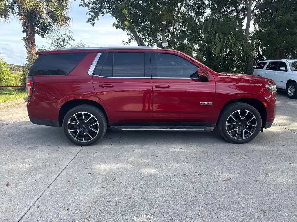 2021 Chevrolet Tahoe LT photo 4