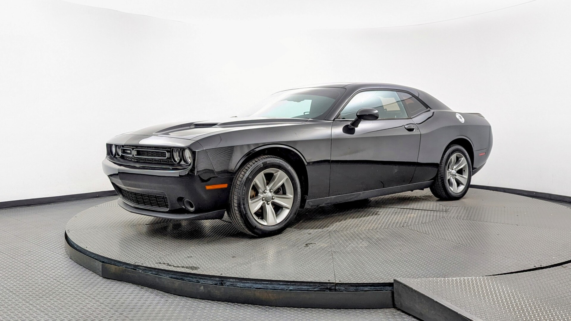 2019 Dodge Challenger SXT's photo