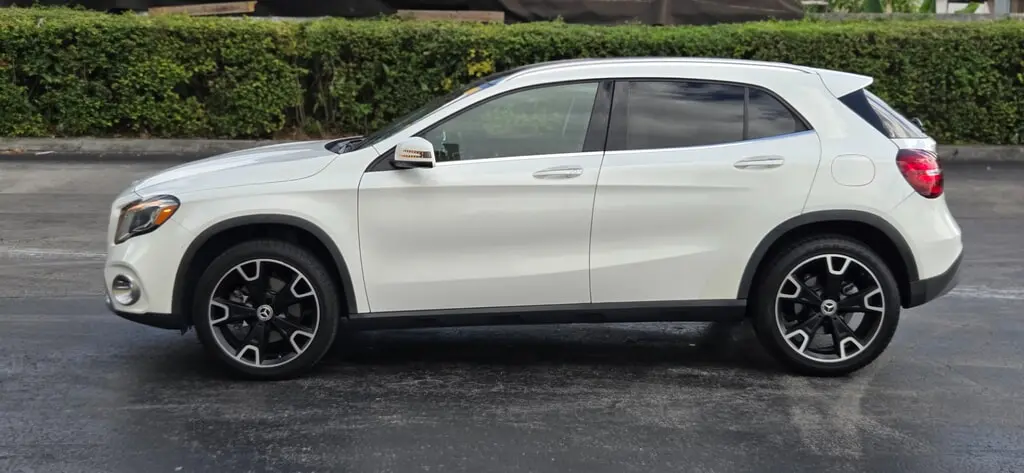 2019 Mercedes Benz GLA 250 photo 2