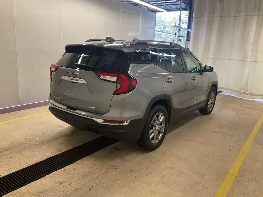 2024 Gmc Terrain SLT photo 4
