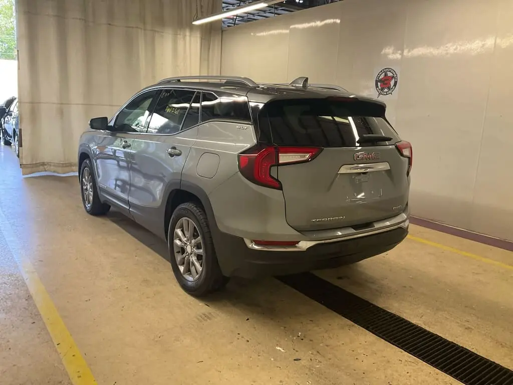 2024 Gmc Terrain SLT photo 3