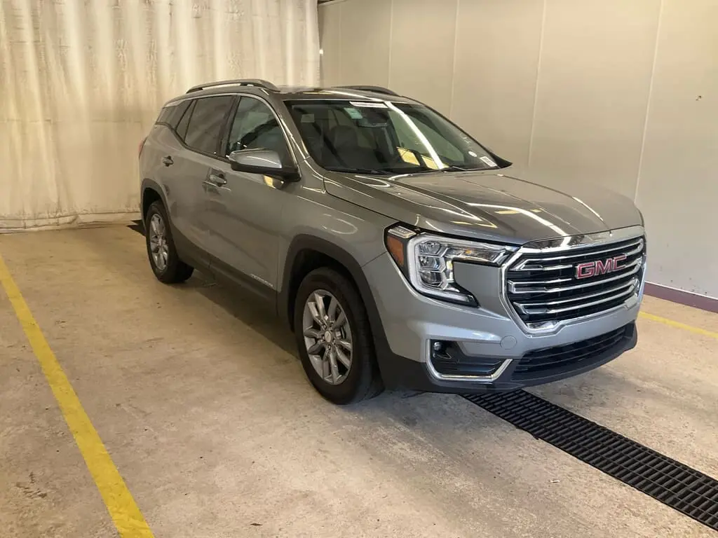 2024 Gmc Terrain SLT photo 2