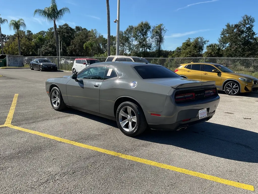 2019 Dodge Challenger SXT photo 2