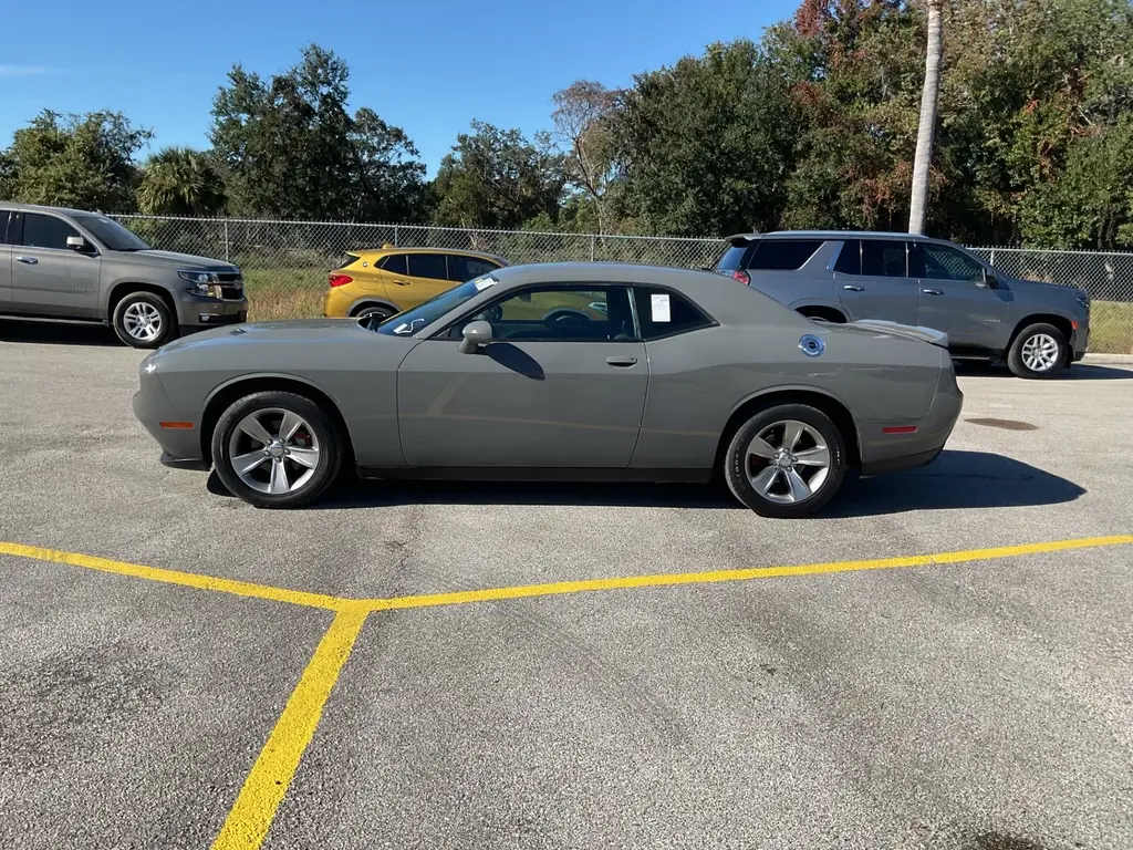 2019 Dodge Challenger SXT photo 3