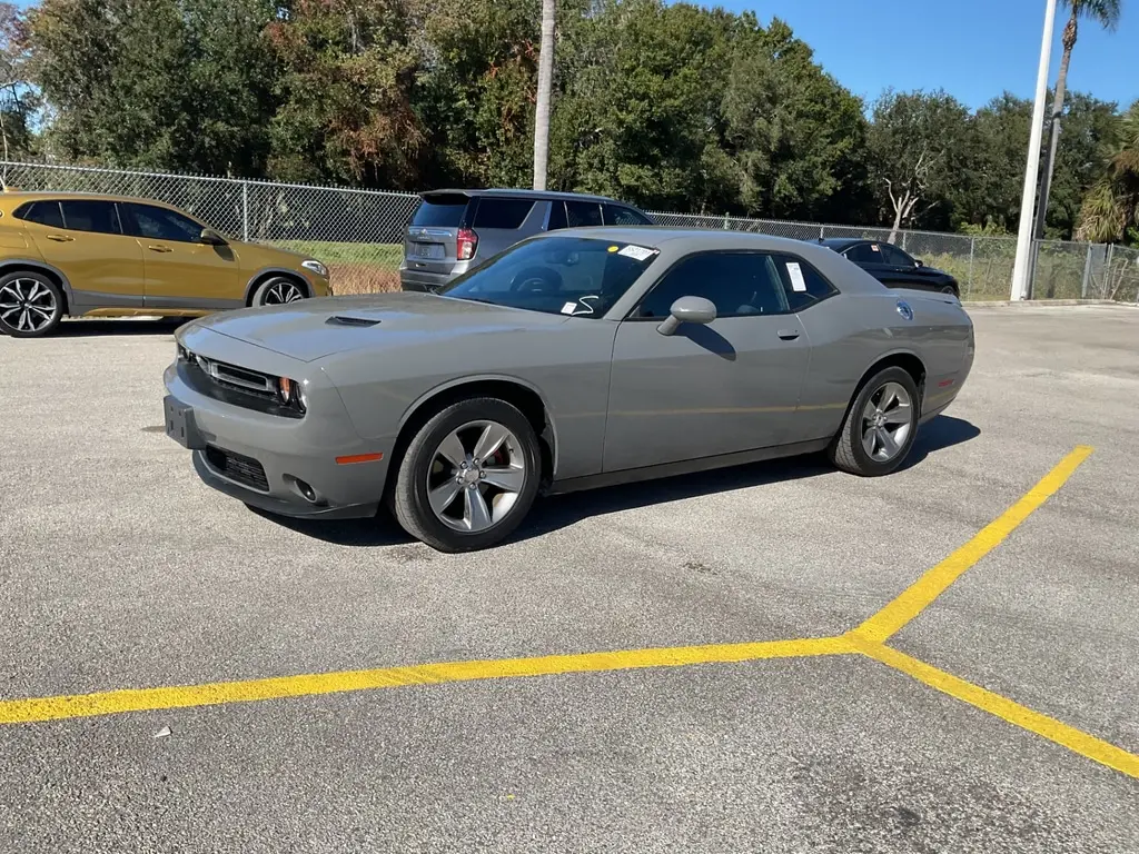 2019 Dodge Challenger SXT photo 4