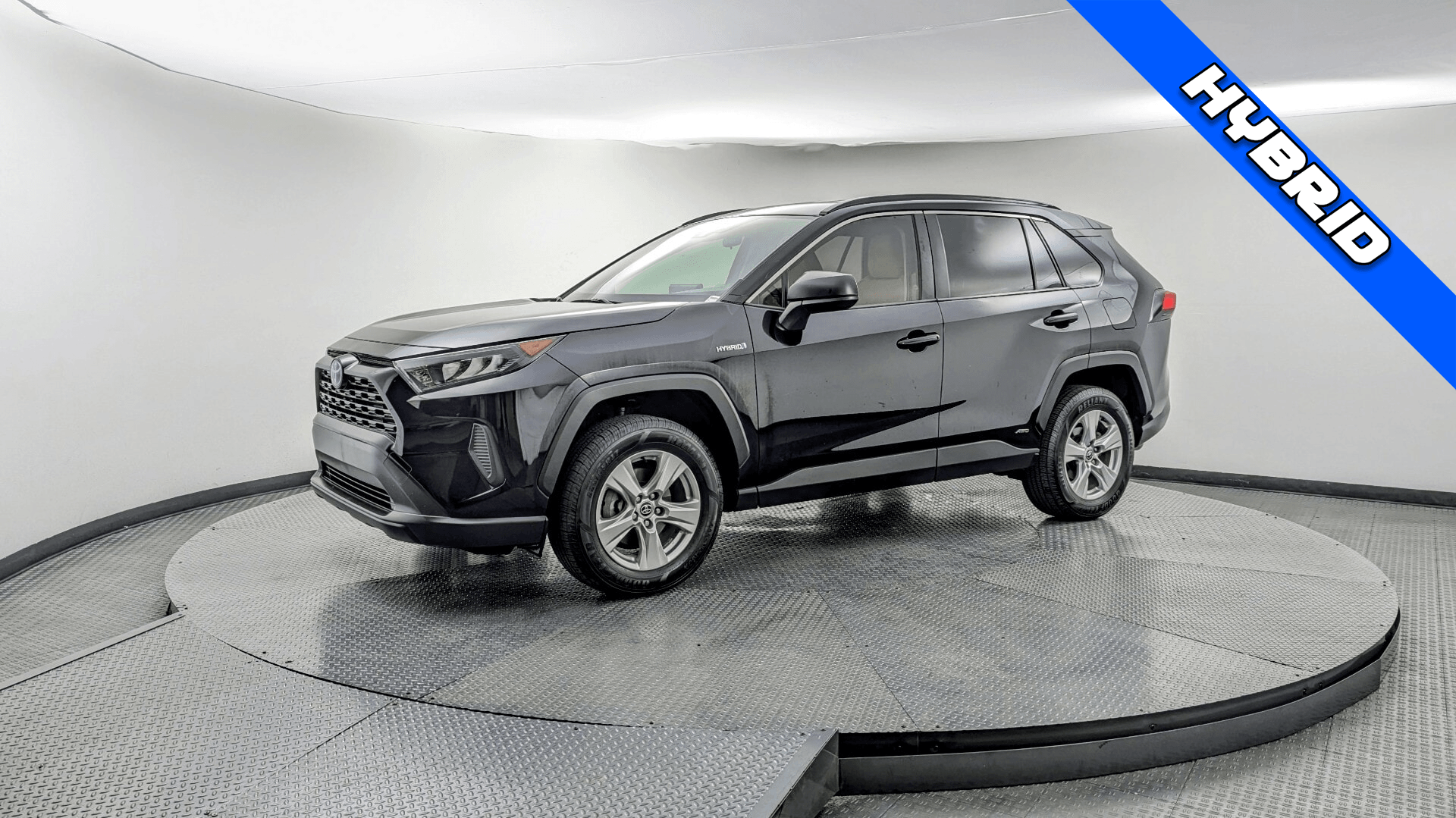 2020 Toyota RAV4 LE's photo