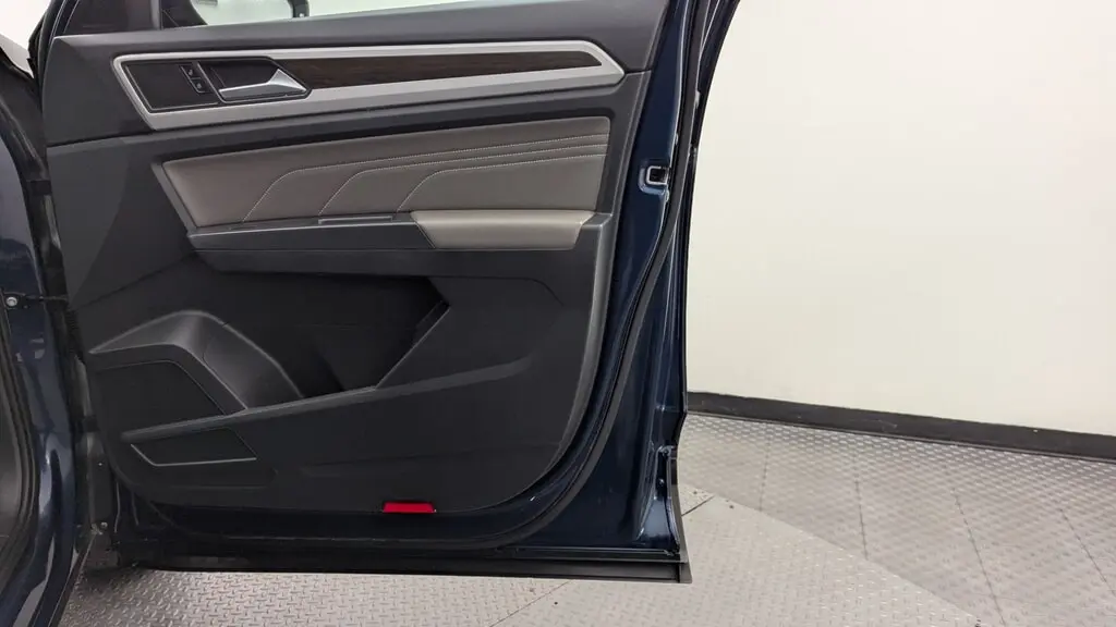 Florida Fine Cars - Used VOLKSWAGEN ATLAS 2021 WEST PALM 3.6L V6 SE W/TECHNOLOGY