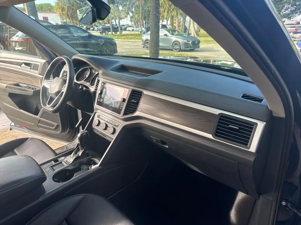 Florida Fine Cars - Used VOLKSWAGEN ATLAS 2021 WEST PALM 3.6L V6 SE W/TECHNOLOGY