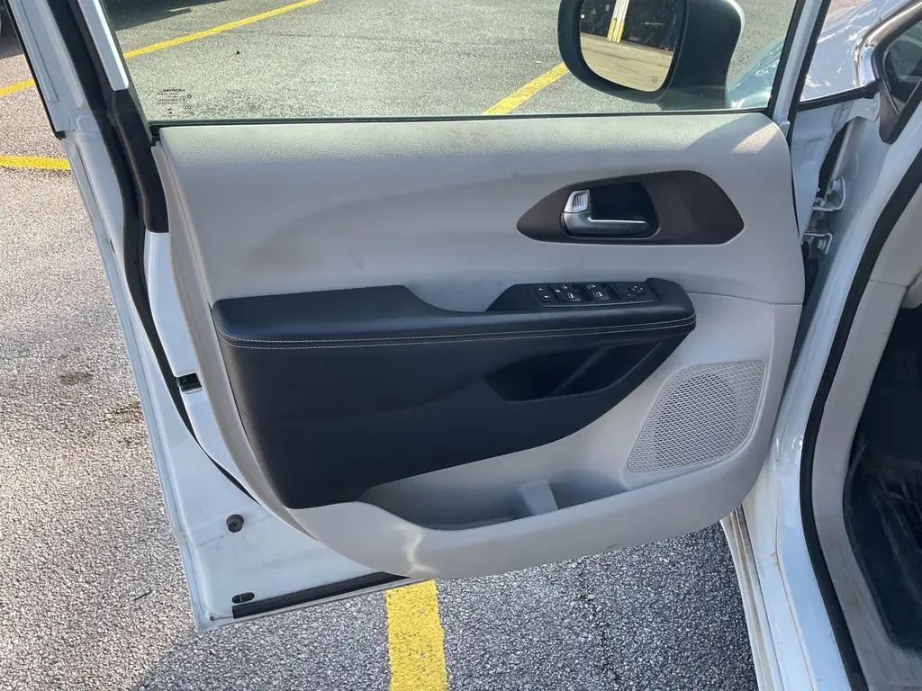 Florida Fine Cars - Used CHRYSLER VOYAGER 2020 ORLANDO LX