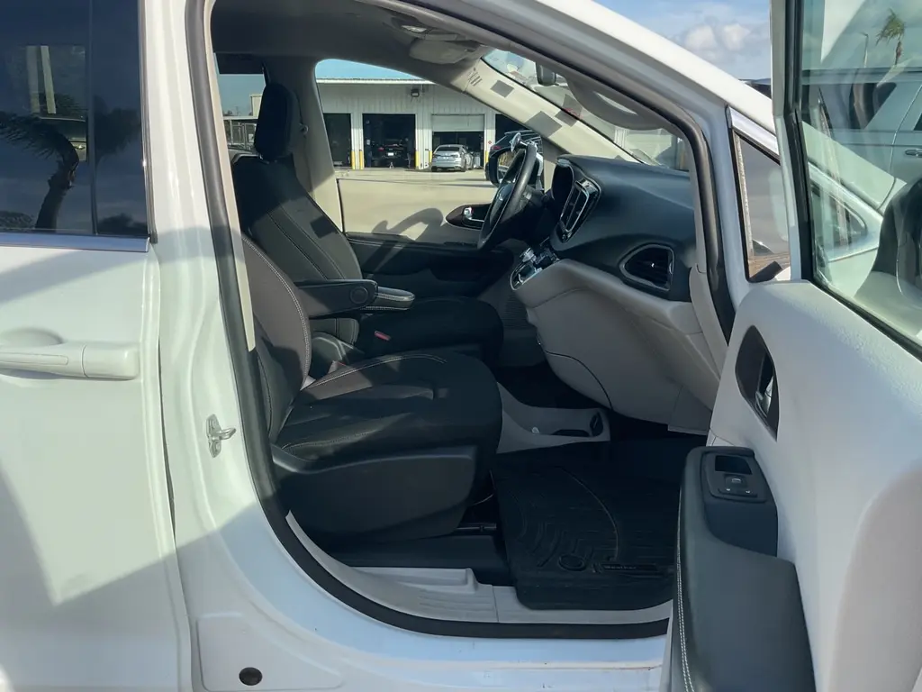 Florida Fine Cars - Used CHRYSLER VOYAGER 2020 ORLANDO LX