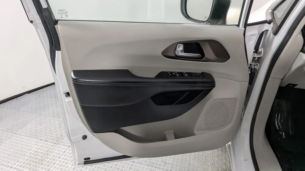 Florida Fine Cars - Used CHRYSLER VOYAGER 2020 ORLANDO LX