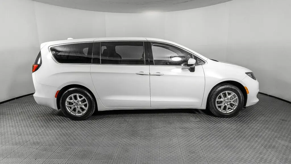 Florida Fine Cars - Used CHRYSLER VOYAGER 2020 ORLANDO LX