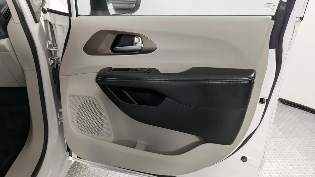 Florida Fine Cars - Used CHRYSLER VOYAGER 2020 ORLANDO LX