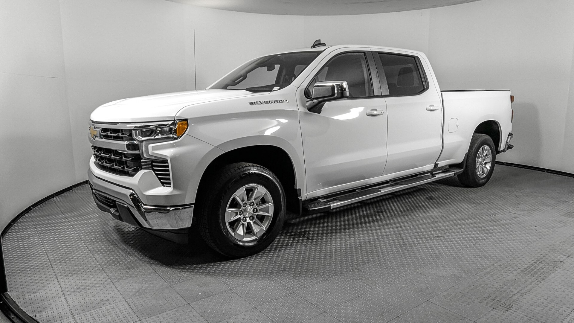 2024 Chevrolet Silverado 1500 LT's photo