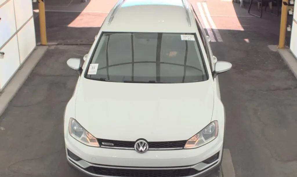 2017 Volkswagen Golf Alltrack S photo 2