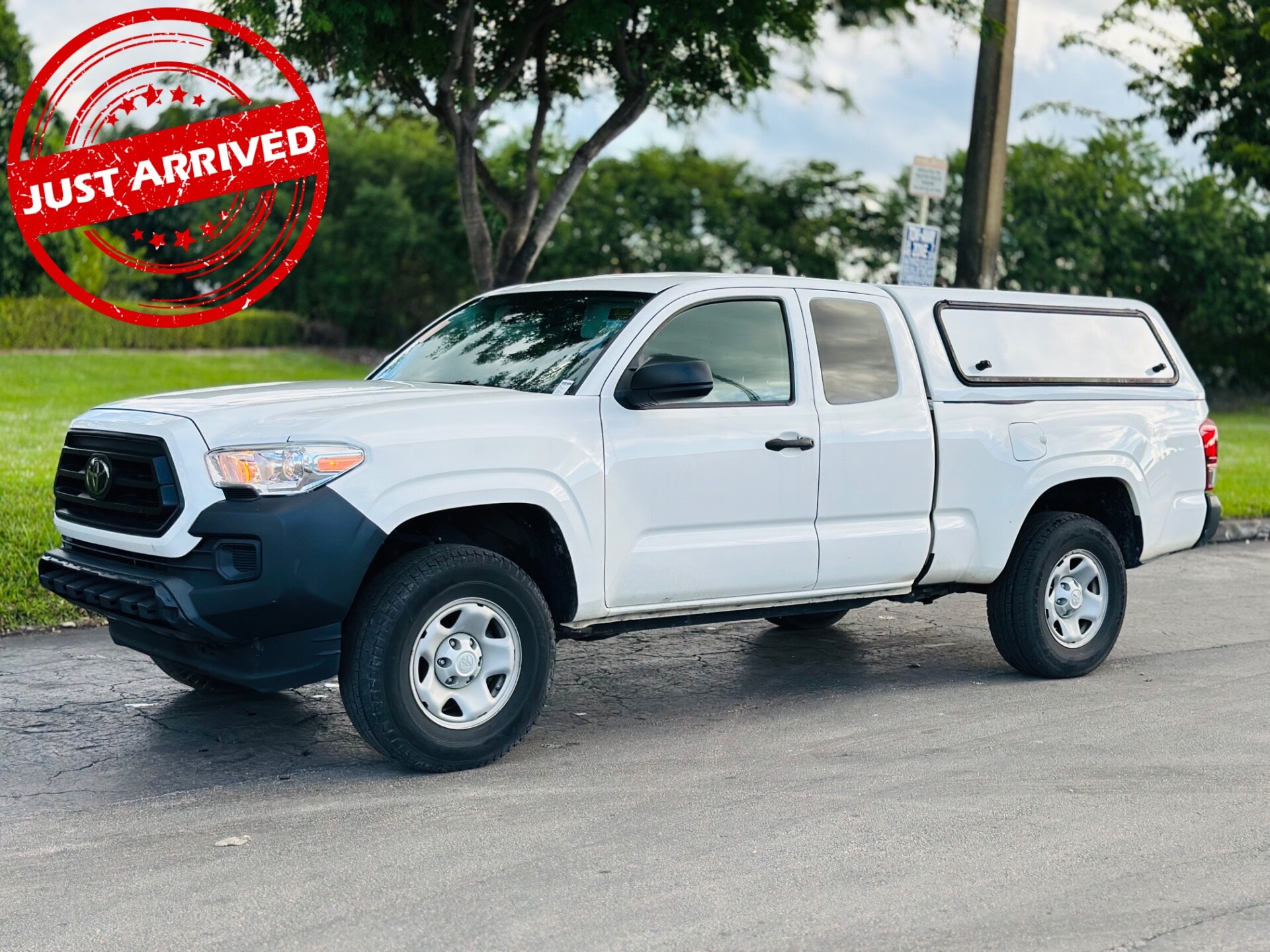 2022 Toyota Tacoma SR's photo