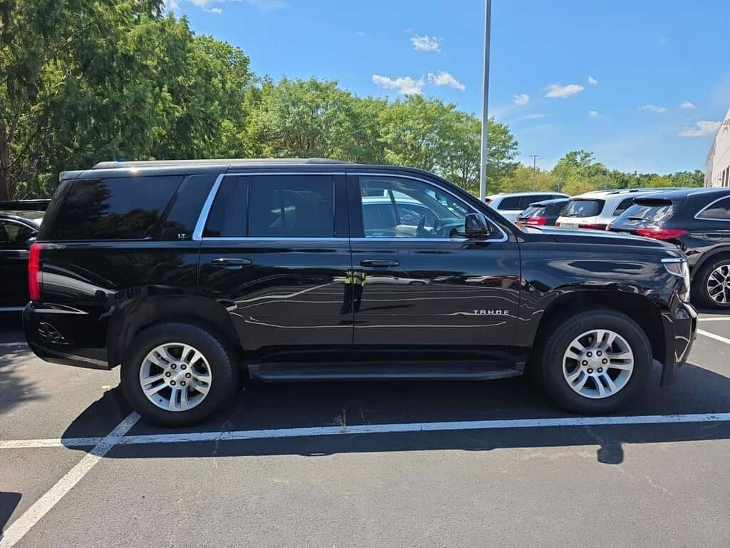 2019 Chevrolet Tahoe LT photo 3