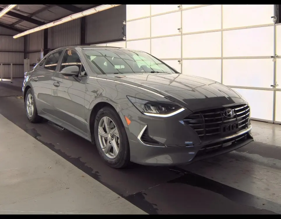 2023 Hyundai Sonata SE photo 3