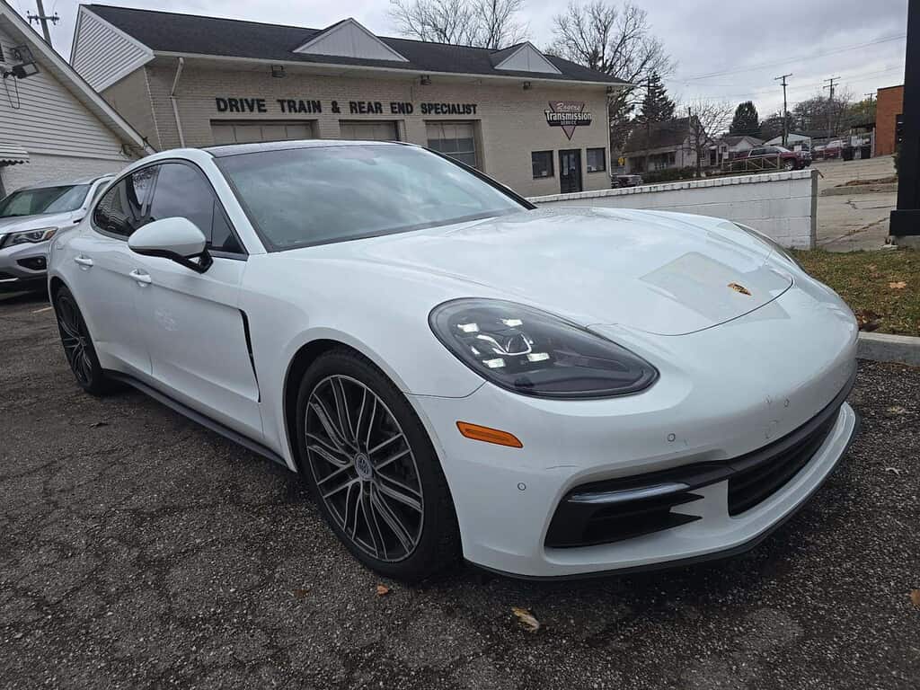 2018 Porsche Panamera Base 4 photo 4