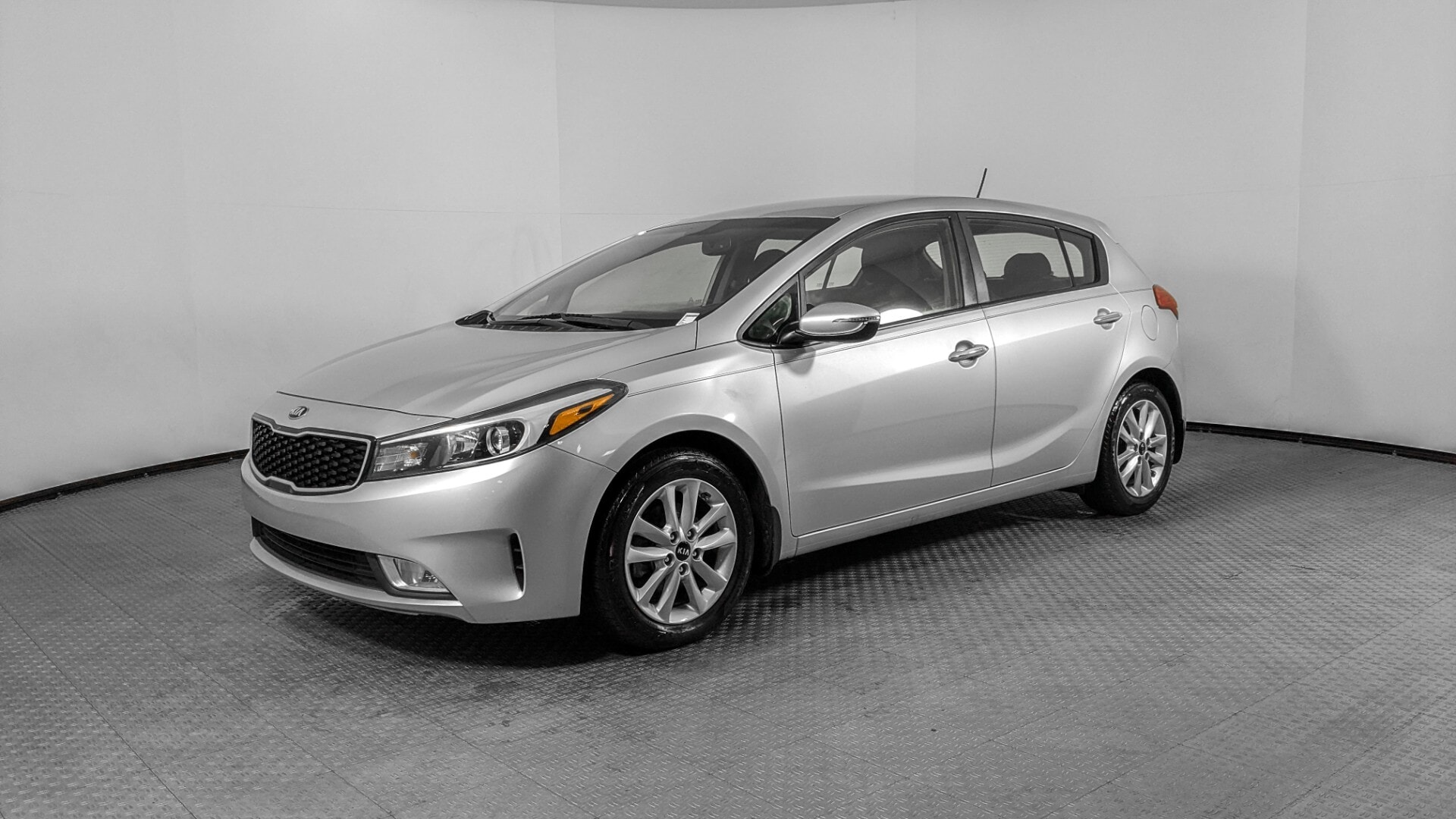 2017 Kia Forte5 LX's photo