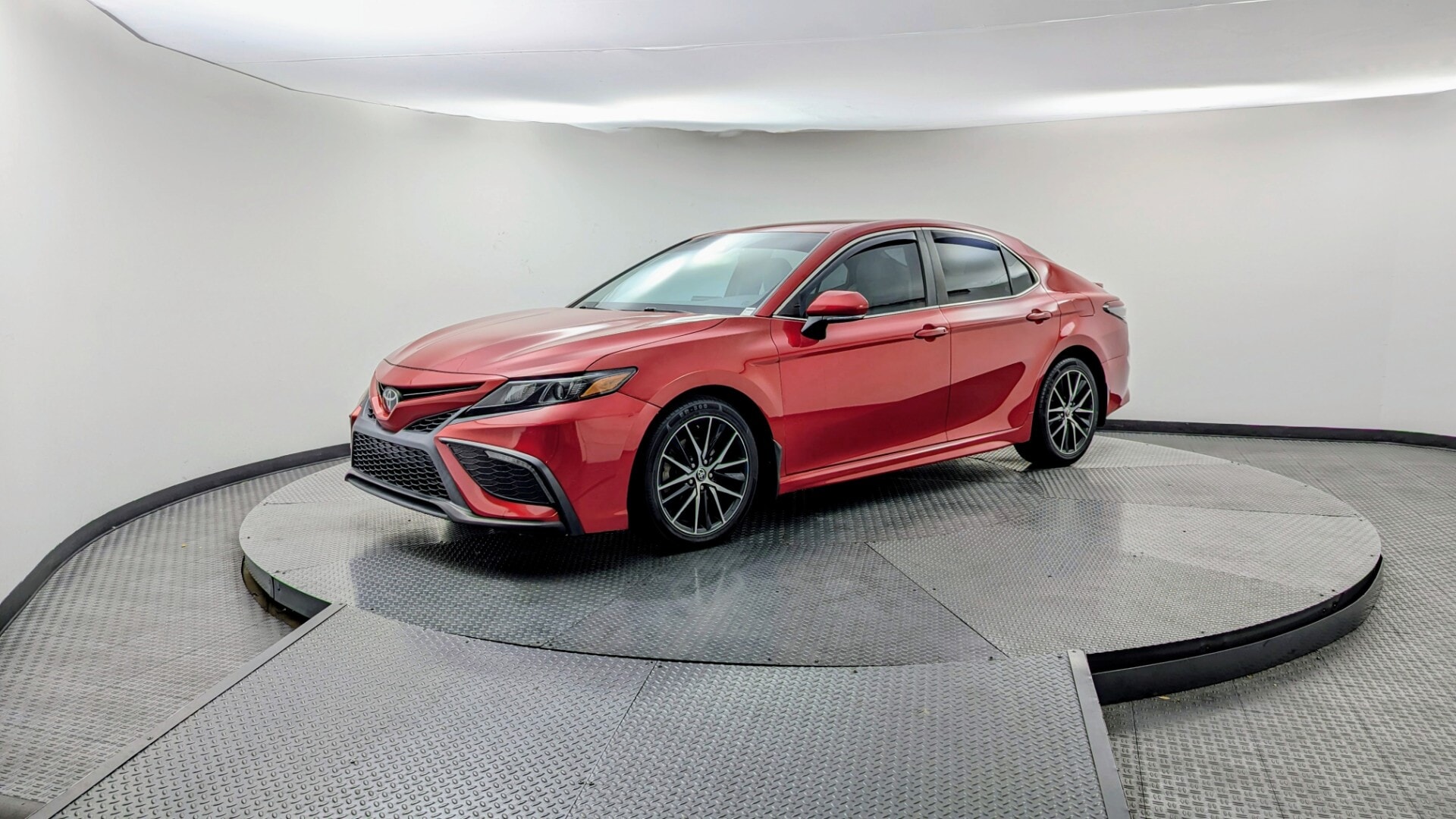 2022 Toyota Camry SE's photo