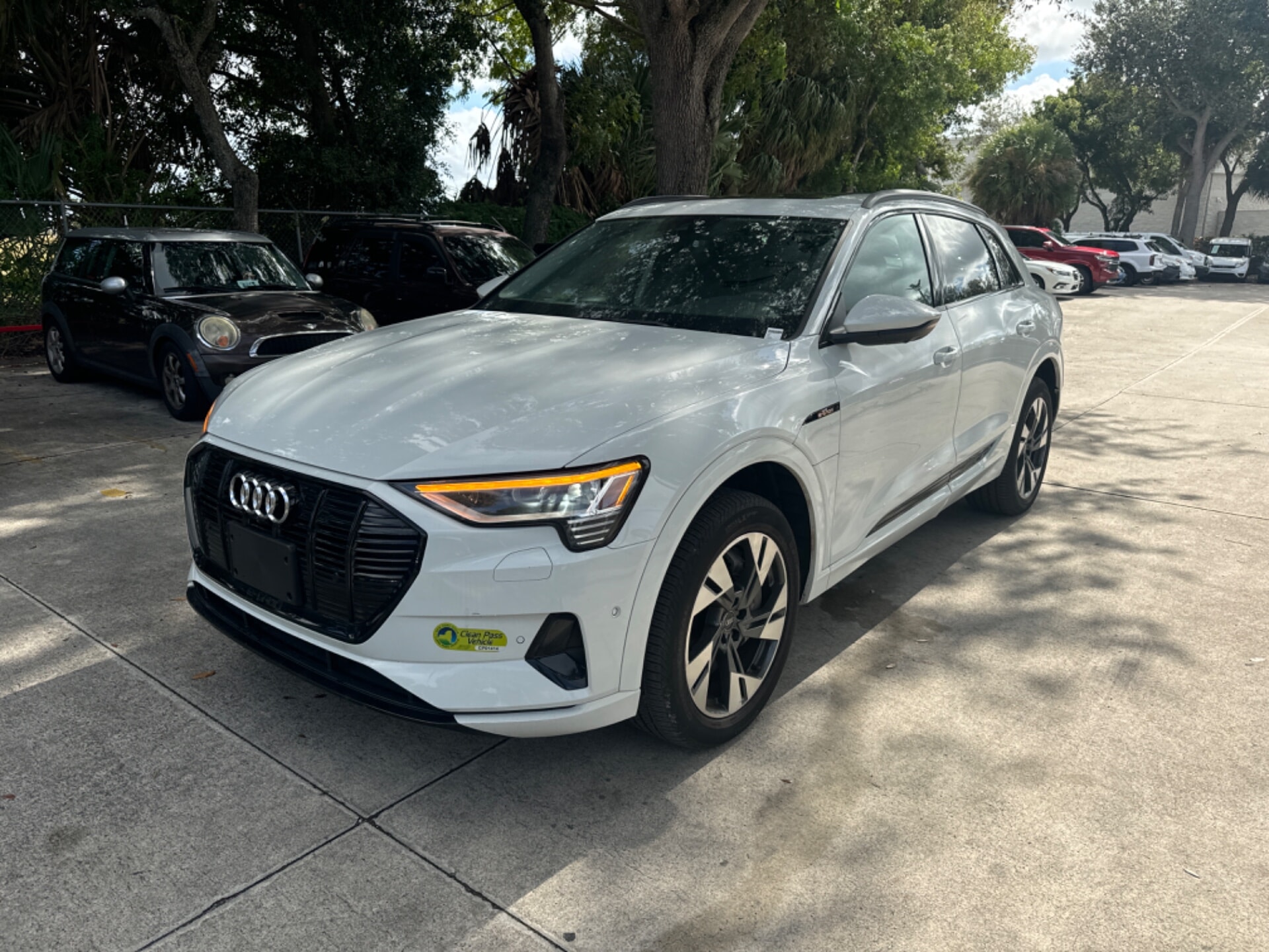 2022 Audi e-tron Premium's photo