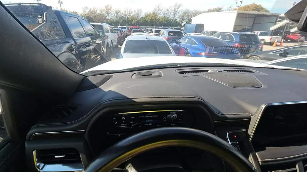 2023 Chevrolet Suburban Premier photo 2