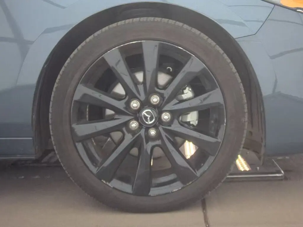 2024 Mazda Mazda3 2.5 s Carbon photo 2