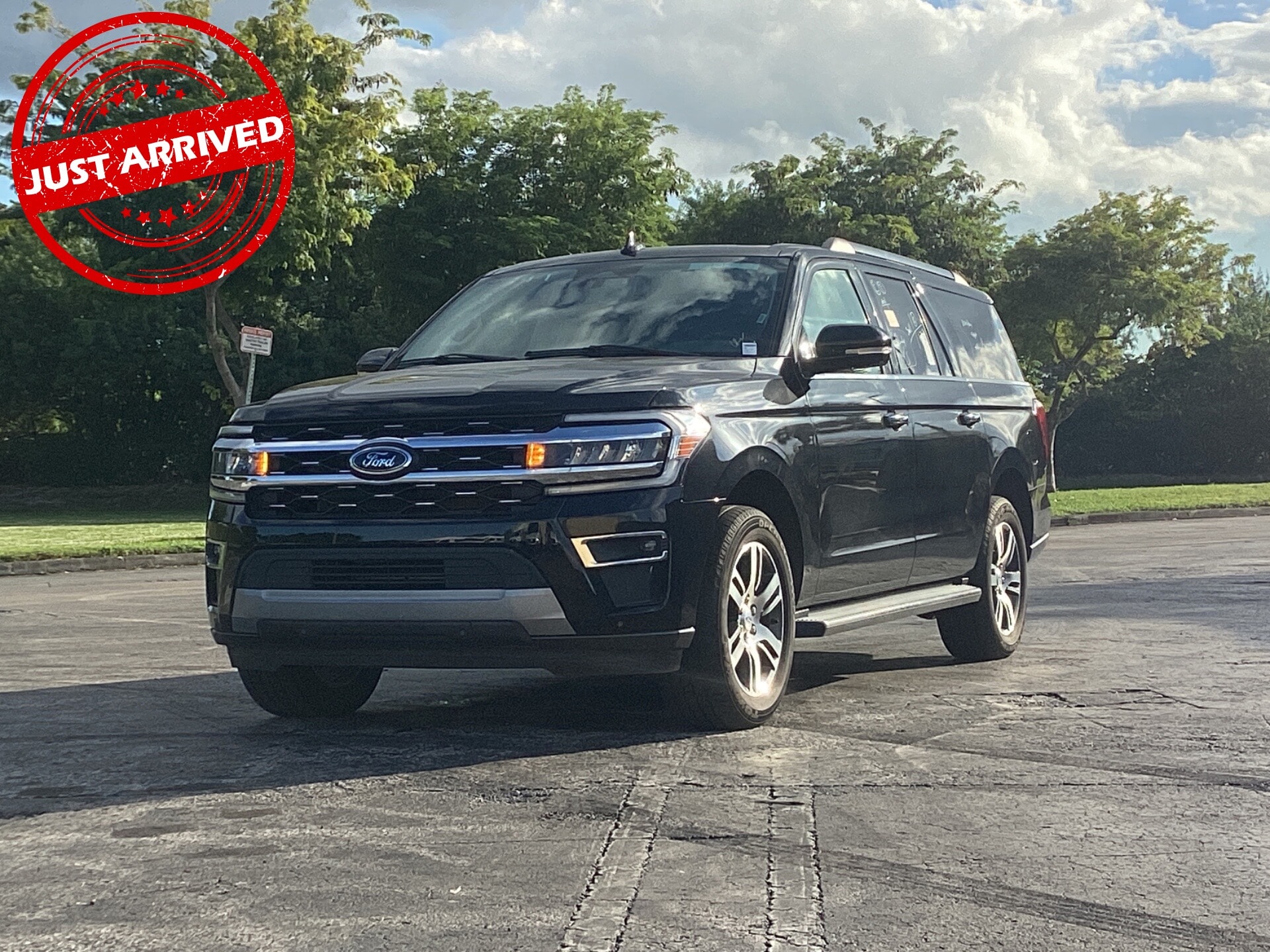 2024 Ford Expedition Limited's photo