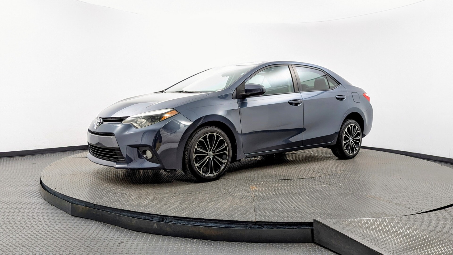 2015 Toyota Corolla LE Plus's photo