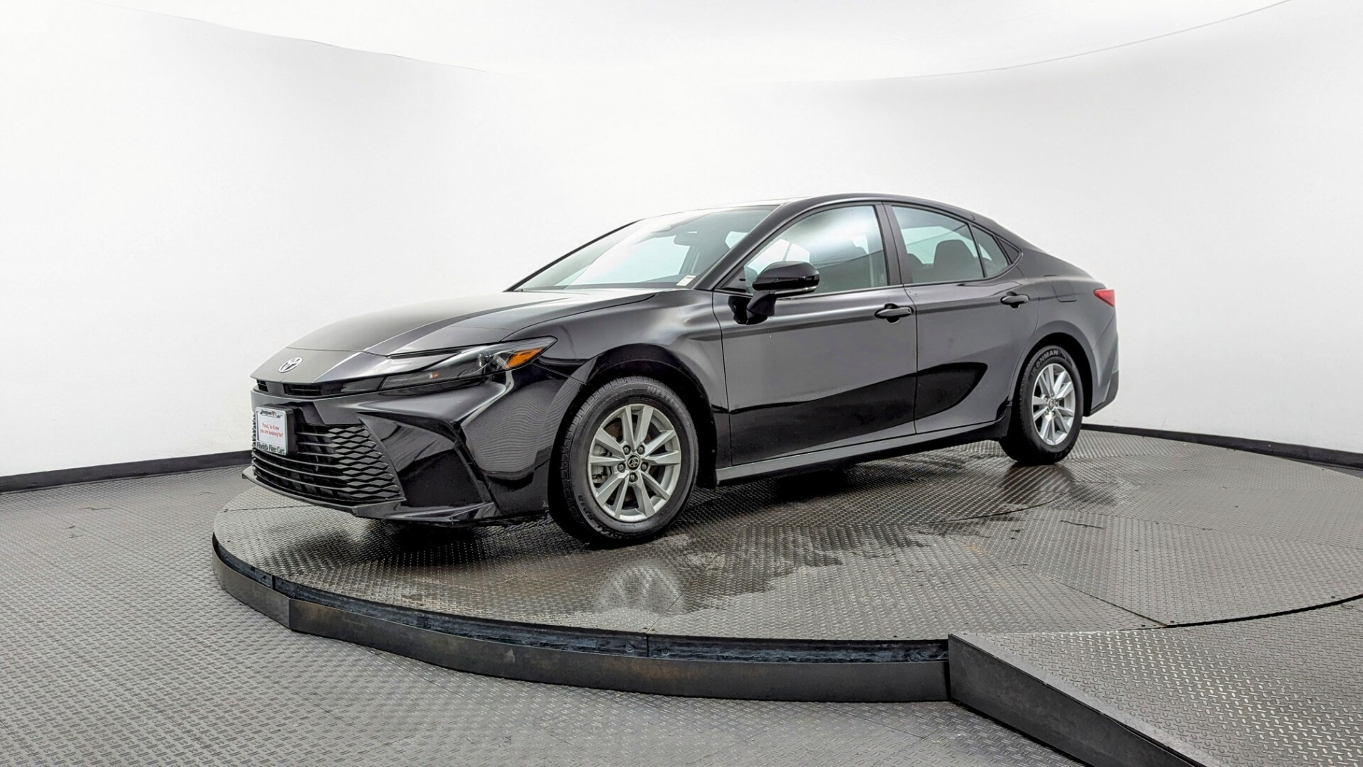 2025 Toyota Camry LE's photo