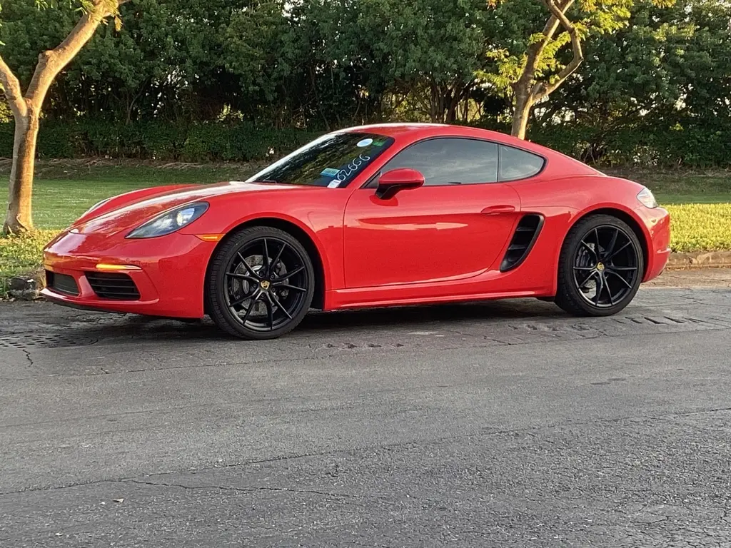 2018 Porsche Cayman photo 2