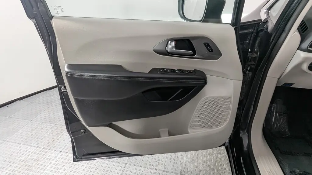 Florida Fine Cars - Used CHRYSLER PACIFICA 2023 ORLANDO TOURING L