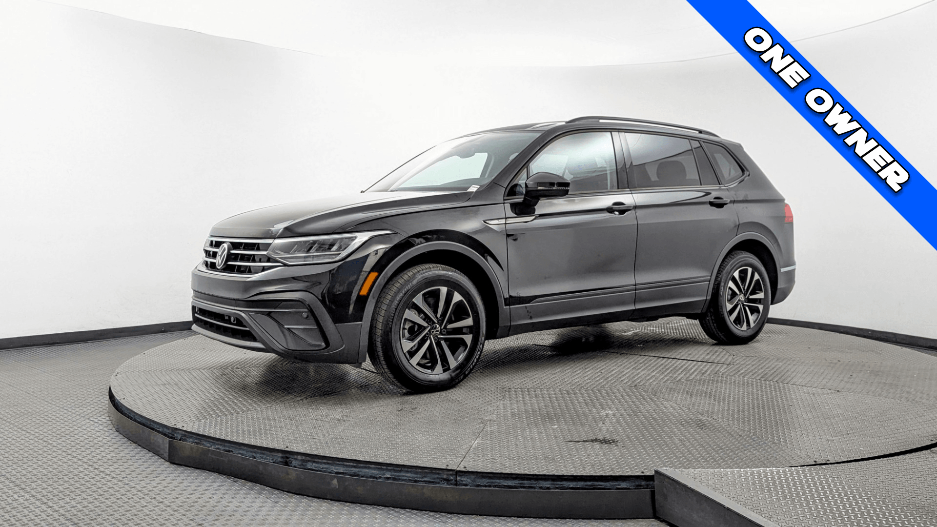 2024 Volkswagen Tiguan S's photo